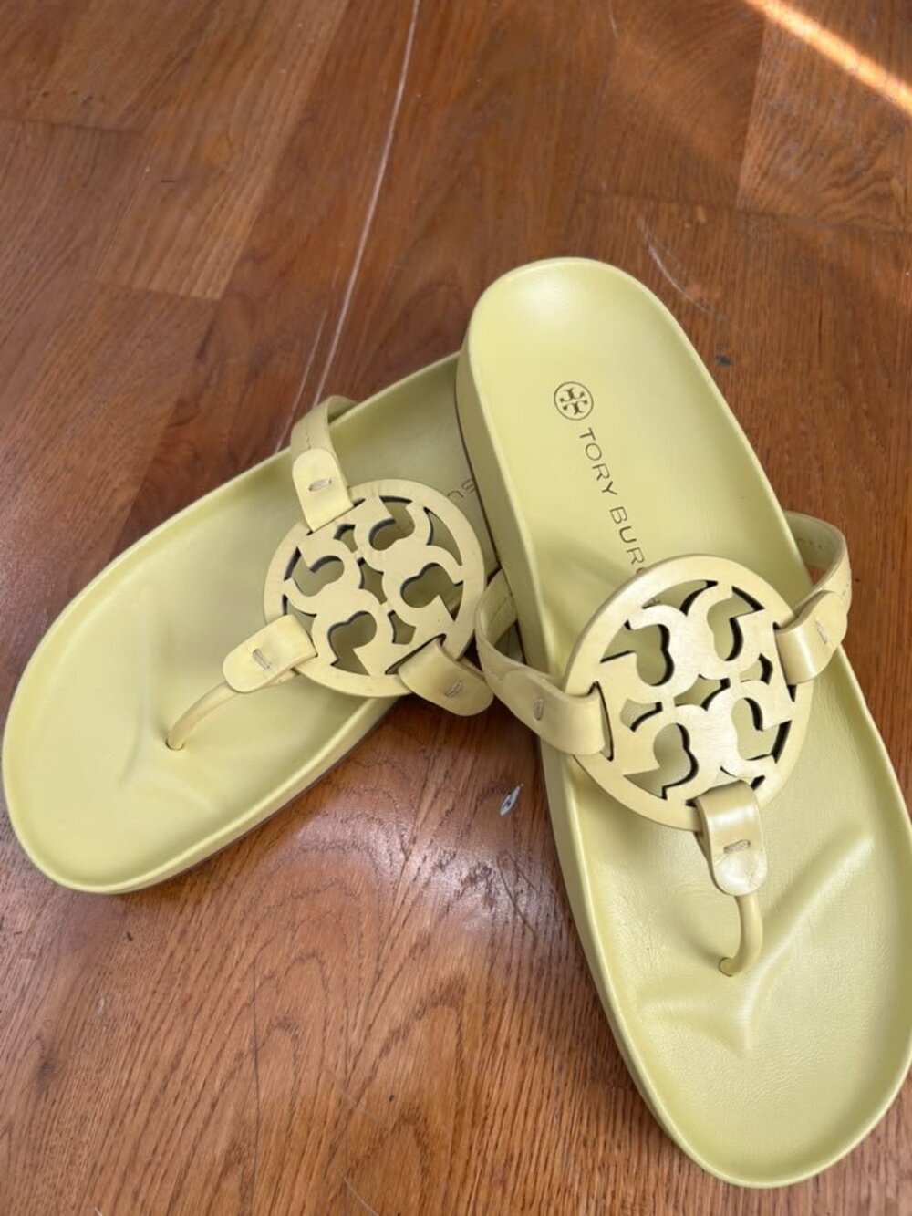 Tory Burch Miller Thong Sandals Size 9 – New Without Tags – Light Yellow
